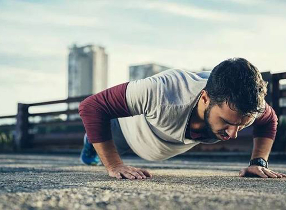 适合办公室健身的7个动作